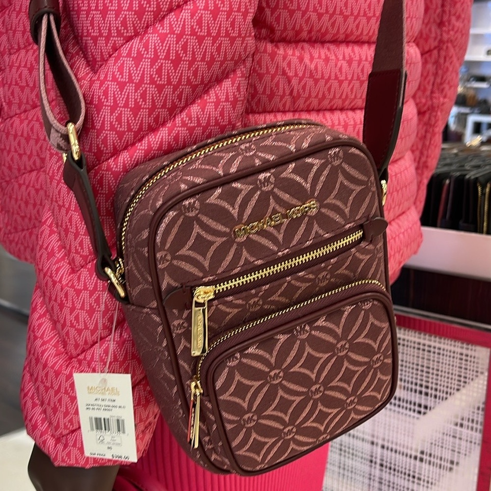 Michael Kors Jet Set Medium Signature Logo Crossbody Bag
Oxblood Multi Jacquard - Picture 1 of 16